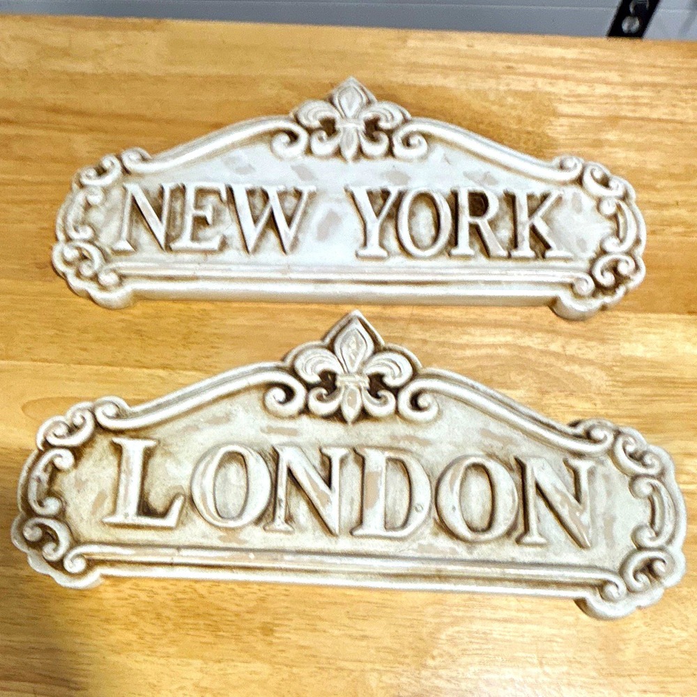 B&D Home Fashions Wall Plaque Set: New York & London Cream Resin Hanging